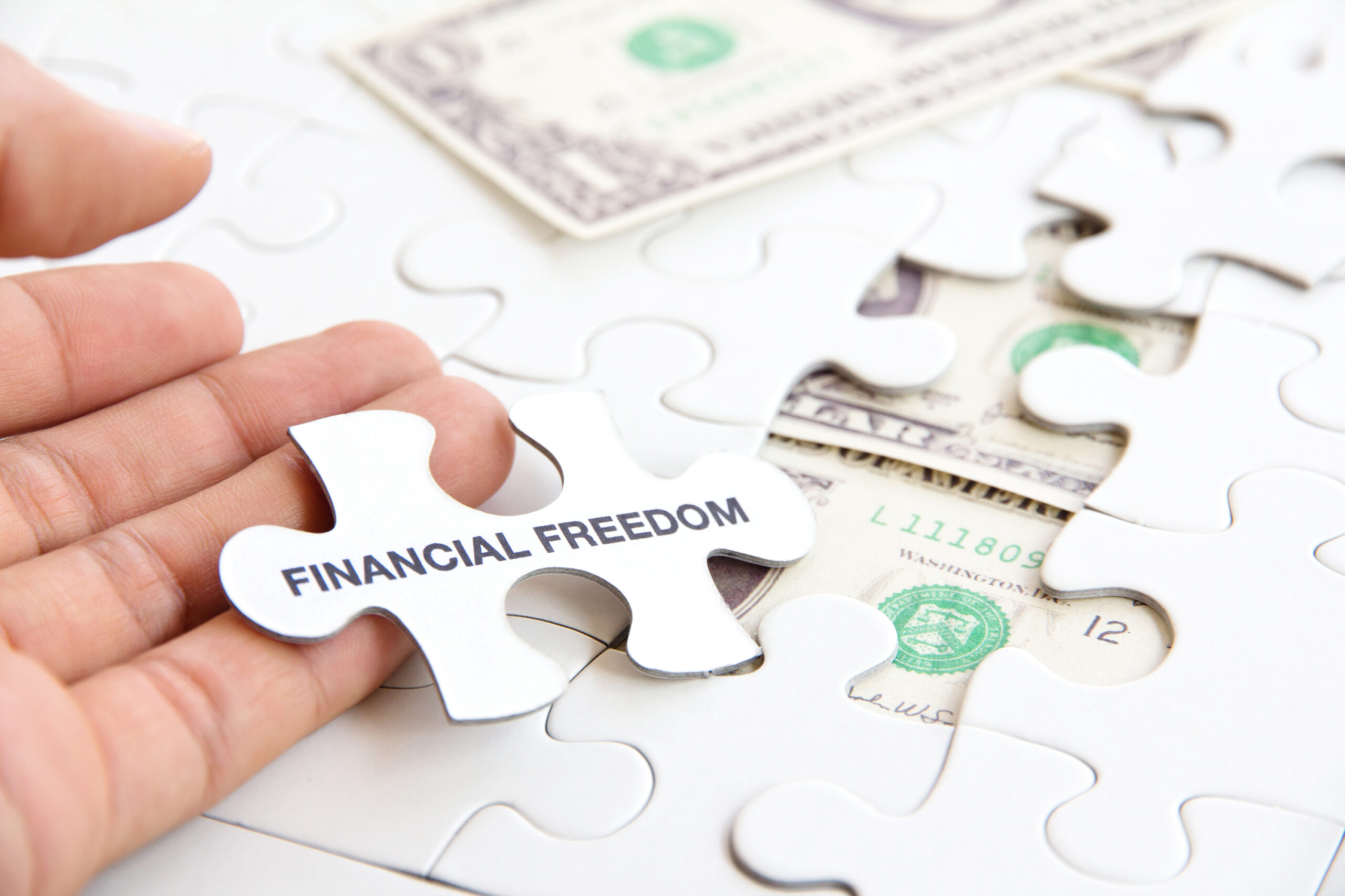 Jigsaw puzzle with “financial freedom” written on it